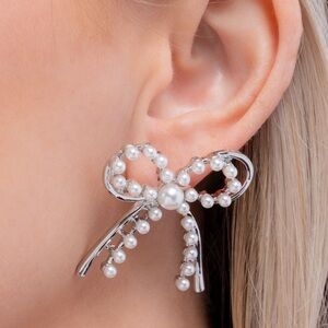 NWT Pearl Bow Earrings(Last One)